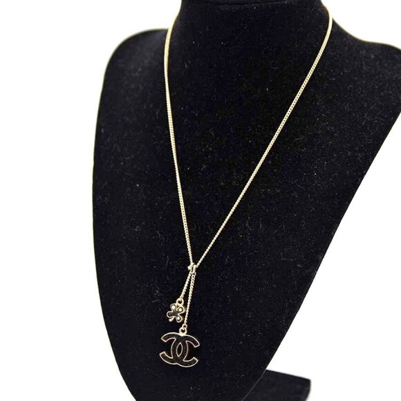 CHANEL CC Logo Rhinestone Pearl Clover Charm Necklace 17" Gold Tone 07A Auth - Picture 2 of 6